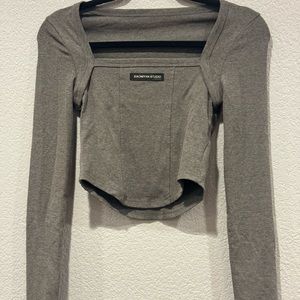 Shira details square neck skinny crop tshirt in grey